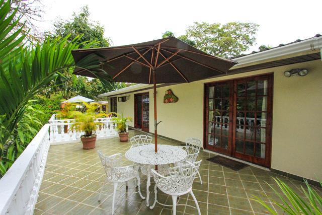Hibiscus House Bed And Breakfast Contadora Island Экстерьер фото