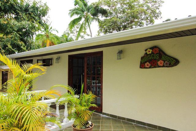 Hibiscus House Bed And Breakfast Contadora Island Экстерьер фото
