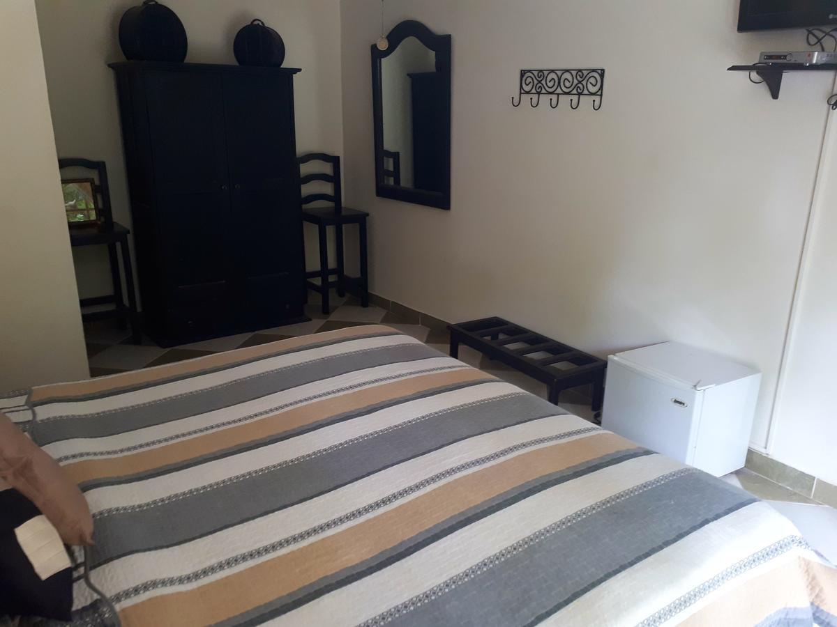 Hibiscus House Bed And Breakfast Contadora Island Номер фото